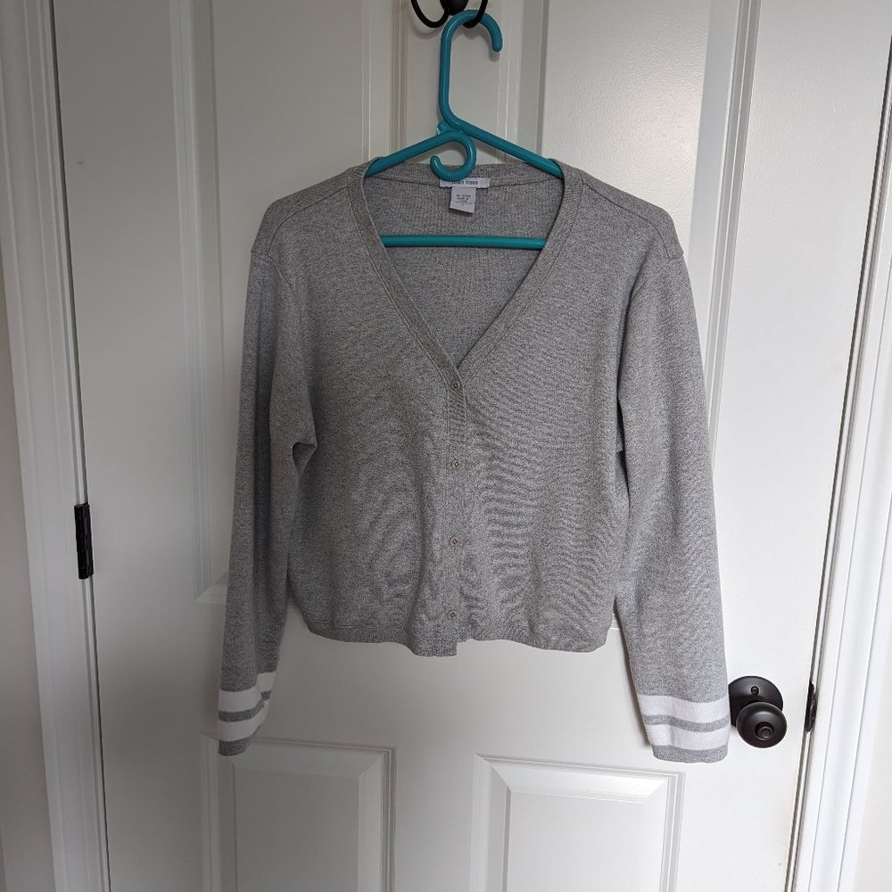 Gray cropped soft sweatshirt cardigan, with white bands at cuffs